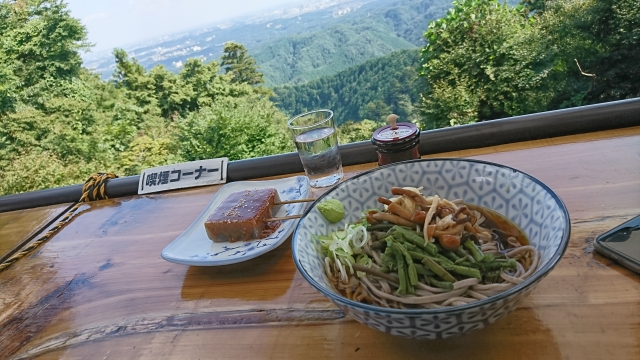 高尾山、飲食店の山菜蕎麦