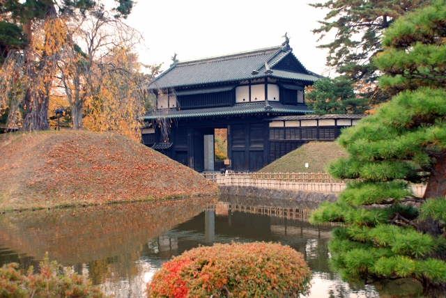 秋の弘前城